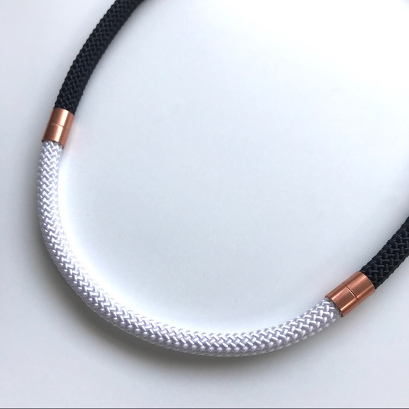 White + black statement necklace with copper pieces - Picture 1 of 4